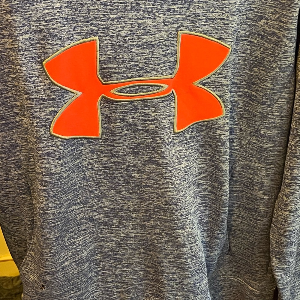 Women’s large under armor hoodie super cute blue and pink under armour hoodie